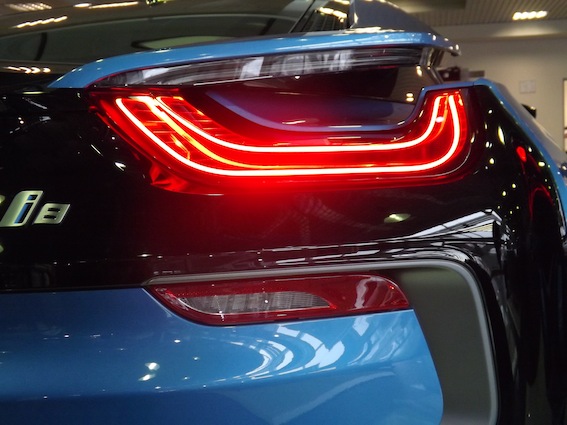 Pagātnes "nākotnes auto" BMW i8 tuvplānā. Secinājums - var ņemt!