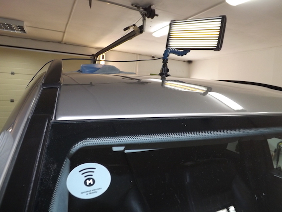 Šķiet, nekad un nekas ar šo auto nav atgadījies. Žēl, bet neredzējām laimīgā īpašnieka acis mirklī, kad viņa kariete izbrauca saules gaismā!
