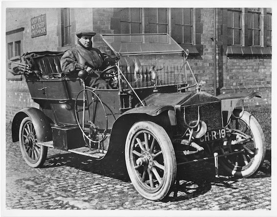 https://www.autodroms.lv/gimenes-uznemums-no-londonas-napier-un-ta-buvetie-automoili/