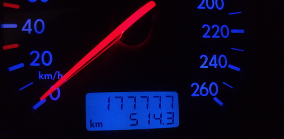 Cik kilometrus gadā nobrauc Latvijas autovadītājs un, vai odometram var ticēt?