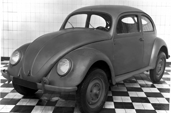 Pirmā no fabrikas vārtiem izbraukusī VW Type 1