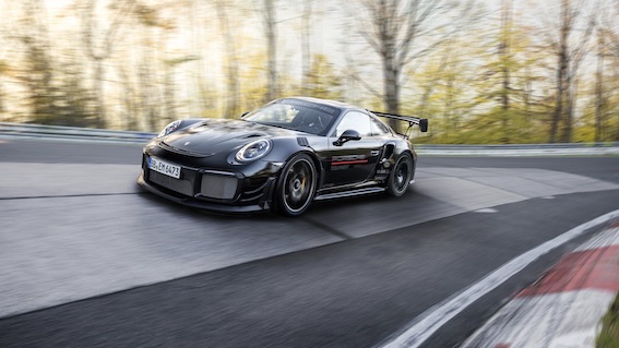 Sērijveida automobiļu ātruma rekordists Nordšleifes trasē – “Porsche 911 GT2 RS”