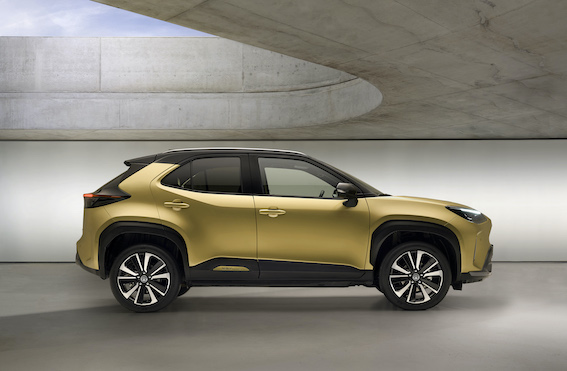 Būs vēl viens auto pilsētas bezceļiem - Toyota uzsākusi jaunā kompaktā SUV Yaris Cross ražošanu