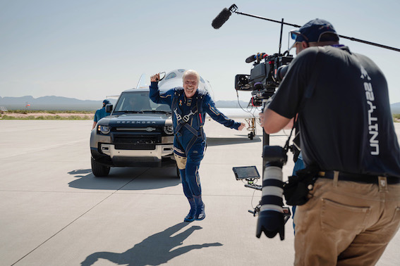 Augstāk un tālāk: Land Rover atbalstījis Virgin Galactic pirmo kosmisko lidojumu ar pilnu apkalpi