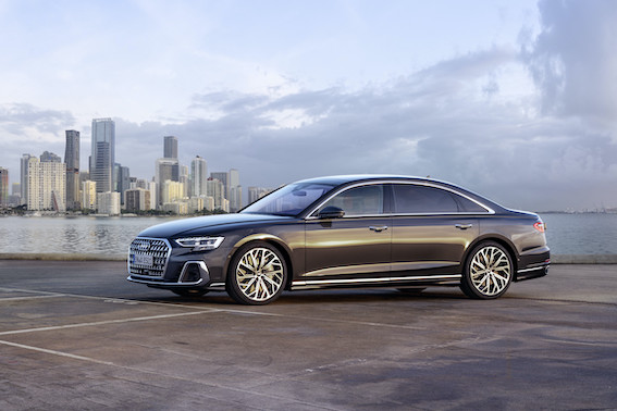 Audi A8 atjauninājums ar inovatīvām tehnoloģijām, uzlabotu dizainu un vēl ar vien ar iekšdedzes dzinēju!