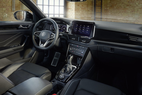 Volkswagen prezentējis jauno T-Roc. Piedziņas portfelī pieejami trīs TSI un divi TDI dzinēji.