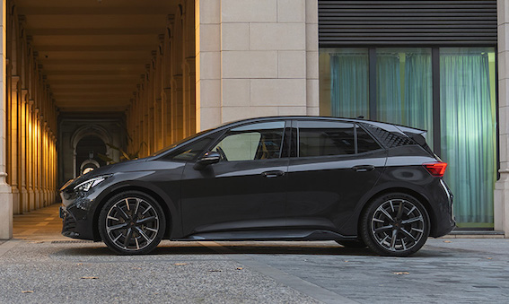 CUPRA Born: izziņotas zīmola pirmā 100% elektriskā modeļa cenas Latvijā