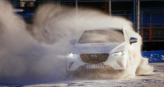 Pārbaude pierāda: vairāk kā 50 procentiem automobiļu lukturu gaisma noregulēta nepareizi.