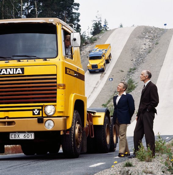 Scania 130 gadi: no dzelzceļa vagoniem līdz elektriskajām kravas automašīnām. Labs lasāmgabals par autobūves vēsturi!