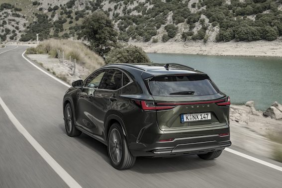 Gandrīz 100 km ar elektrību – jaunais Lexus Plug-in hibrīds NX 450h+ drīz būs Latvijā