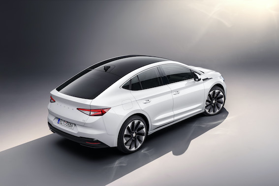 ŠKODA ENYAQ COUPÉ iV: elektromobilitāte tās elegantākajā izpausmē. Dizains ir emocionālāks par SUV versiju!