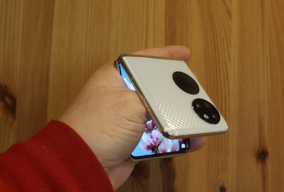 Jaunais Huawei P50 Pocket - mirdzoša pūdernīca ar supertelefona veiktspēju! Iespaidi pēc pirmās nedēļas.