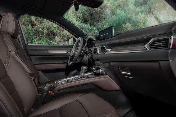 Mazda modernizējusi CX-5 SUV, ievērojami uzlabojot visas jomas. Tirdzniecībā nonāks pavasarī!