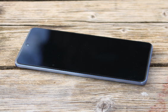 Izmēģinām jauno Huawei Nova 9 SE tālruni: bērniem, pusaudžiem un blogeriem būs liels prieks!