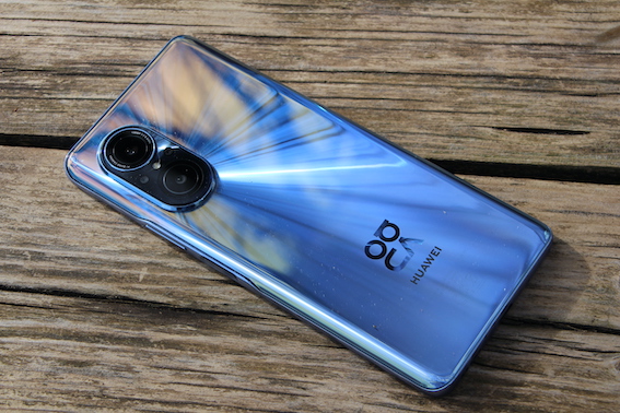 Izmēģinām jauno Huawei Nova 9 SE tālruni: bērniem, pusaudžiem un blogeriem būs liels prieks!