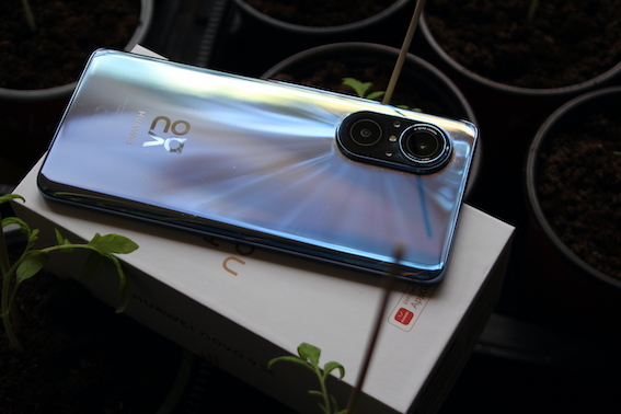 Izmēģinām jauno Huawei Nova 9 SE tālruni: bērniem, pusaudžiem un blogeriem būs liels prieks!