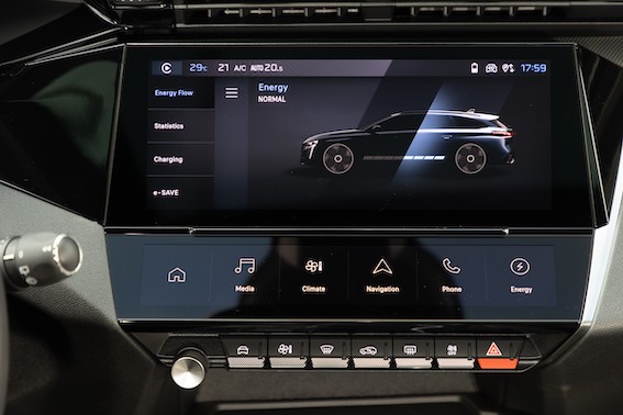 Kāda ir saikne starp tālruņiem, datoriem un auto? Vai tehnoloģiju nav saradies tik daudz, ka tās jau sāk apgrūtina dzīvi?