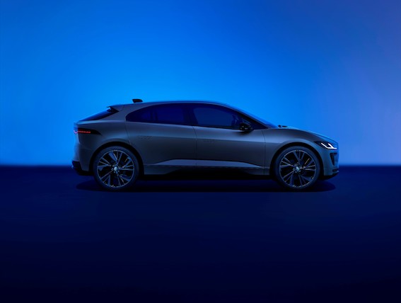 Jaguar I-PACE piedzīvojis savu nākamo paaudzi! Tagad tas ir smalki pilnveidots un ieguvis izteiksmīgāku dizainu.
