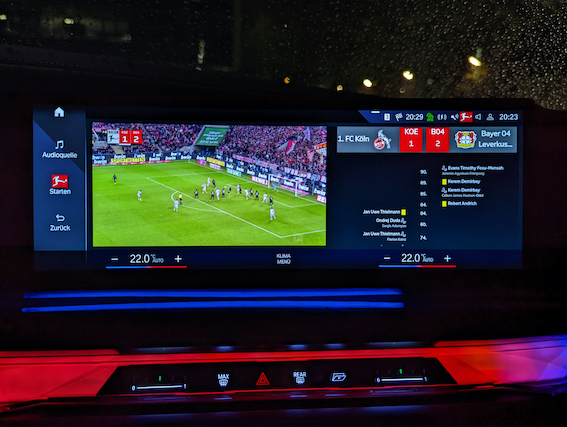 BMW piedāvās 7. sērijas īpašniekiem skatīties Bundeslīgas futbola mačus tieši automobilī!