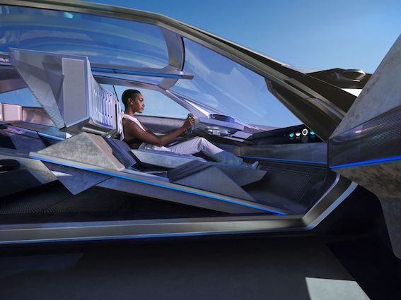PEUGEOT prezentējis iespaidīgu vīziju par automobiļu nākotni. PEUGEOT INCEPTION CONCEPT pasažieri atrodas salonā ar stiklotu virsmu