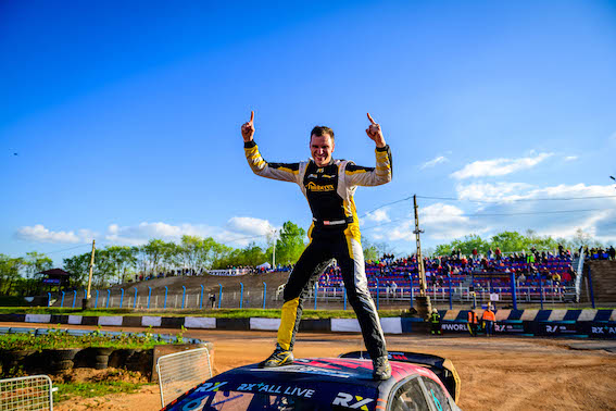 Rallijkrosa pilots Jānis Baumanis jaunās RX Team Latvia sastāvā pirmajā posmā Ungārijas RX izcīnījis uzvaru Euro RX1 klasē.