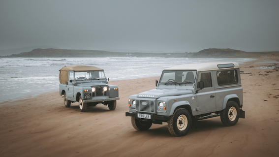 Land Rover Classic ir prezentējis pirmo savam vēsturiskajam mantojumam veltīto īpašā izlaiduma Defender – Classic Defender Works V8 Islay Edition