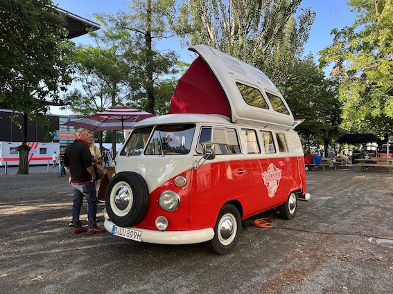 Volkswagen Busiņu festivāls pulcē tūkstošiem automobiļa cienītāju