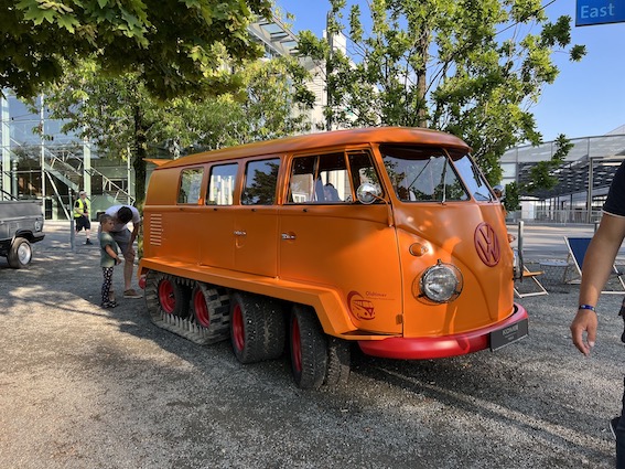 Volkswagen Busiņu festivāls pulcē tūkstošiem automobiļa cienītāju