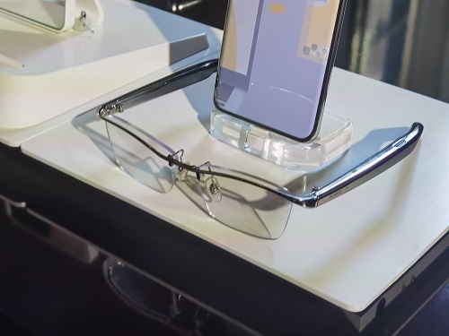 Kolumbs, Vidusjūra, saulē apdeguši cilvēki un... Protams – Huawei jaunumi!