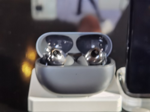 Kolumbs, Vidusjūra, saulē apdeguši cilvēki un... Protams – Huawei jaunumi!