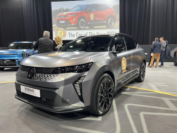 Scenic E-Tech electric balsojumā ieguvis 2024. gada auto titulu. Rezultātus izziņoja ceremonijā Ženēvas starptautiskajā auto izstādē
