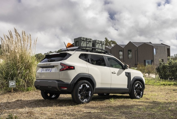 Cenas un parametru attiecības ziņā jaunais Dacia Duster ir vilinošs piedāvājums - zināmas jaunās paaudzes cenas!
