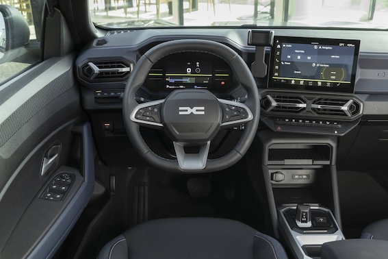 Cenas un parametru attiecības ziņā jaunais Dacia Duster ir vilinošs piedāvājums - zināmas jaunās paaudzes cenas!
