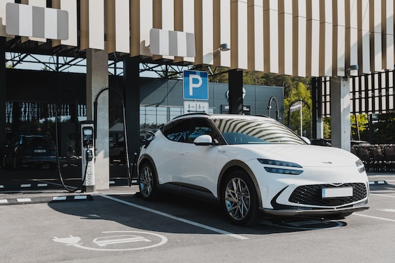 Startēs pirmā elektromobilitātei veltītu pasākumu sērija “Latvijas E-auto 2024/25