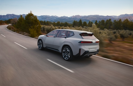 Jaunie BMW Vision Neue Klasse modeļi ar divvirzienu uzlādes iespējām