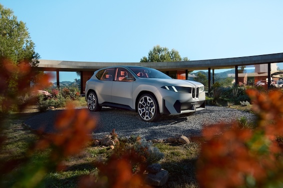 Jaunie BMW Vision Neue Klasse modeļi ar divvirzienu uzlādes iespējām