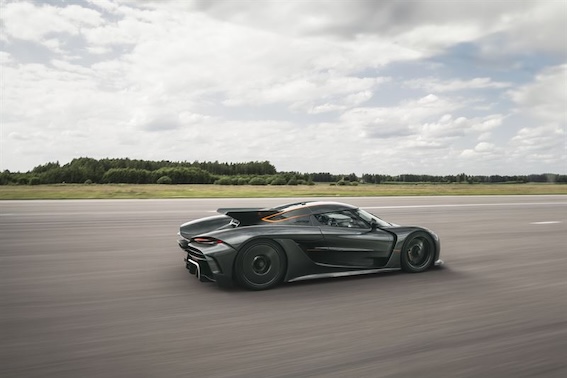 Koenigsegg Jesko uzstāda dinamikas rekordu - no nulles līdz 400 km/h tikai 27 sekundēs!