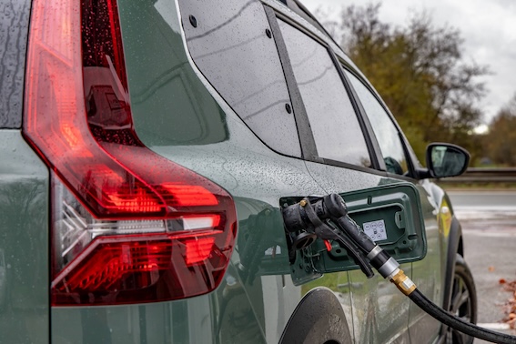 Kopš 2010. gada Dacia ir pārdevis vienu miljonu SNG automobiļu. Divdegvielu sistēma, kura 2020. gadā tika pārdēvēta par ECO-G100