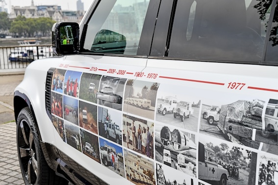 Mazākais muzejs Apvienotajā Karalistē – Lielbritānijas Sarkanā Krusta Land Rover Defender!
