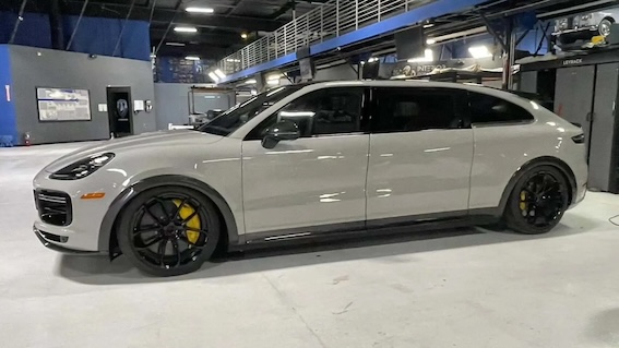 Facebook īpašnieks pats izveido dizainu sievai paredzētajam Porsche automobilim! Interesantas vēlmes priekš dāmu auto!