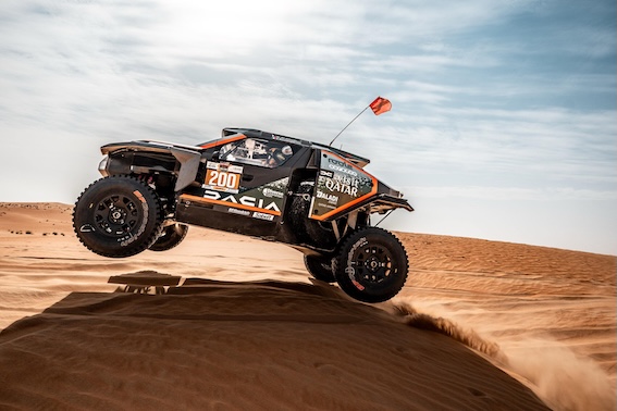 Šīsdienas uzvara posmā The Dacia Sandriders komandai bija trešā Abu Dhabi Desert Challenge piecu dienu sacīkstēs