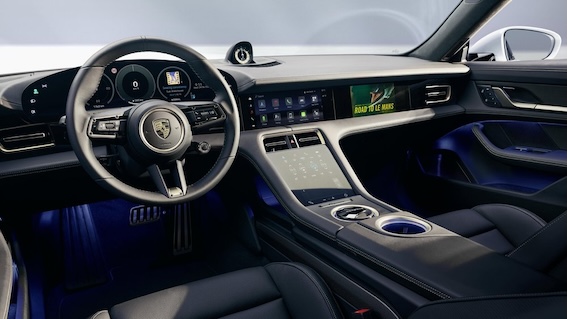 Pie prāvām digitālajām pārmaiņām tikuši jaunie Porsche modeļi. Pat grūti iedomāties, kas vēl pietrūkst!
