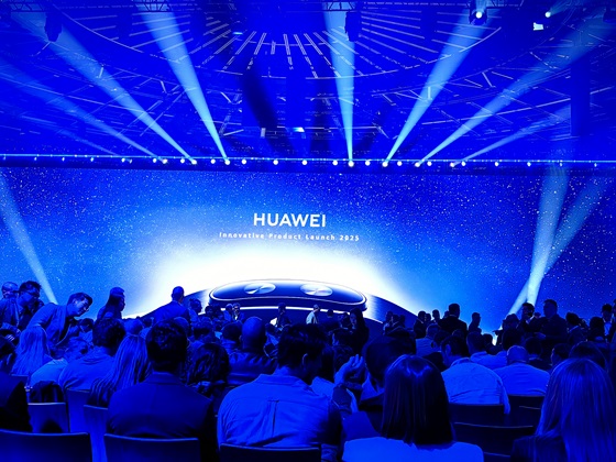 Tehnoloģiju milzis Huawei Berlīnē prezentē viedos pulksteņus sportam, veselībai un stilam