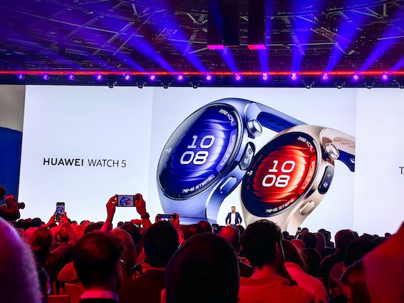 Huawei jaunākās tehnoloģijas starp turku kebabiem, Frankfurtes desiņām un Brandenburgas vārtiem! VIDEO