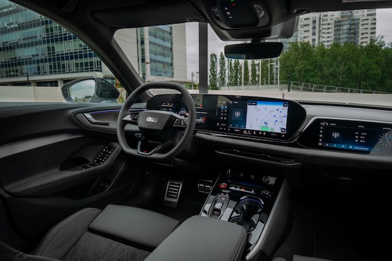 Latvijā jau pieejams jaunais Audi A5 e-hybrid, kas savu pasaules pirmizrādi piedzīvoja šī gada martā.