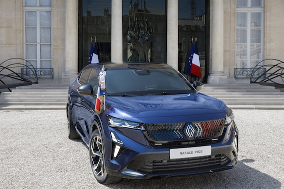 Renault Rafale Hyper Hybrid E-Tech 4x4 300 ZS, kurš izsteādāts Francijas prezidentūrai