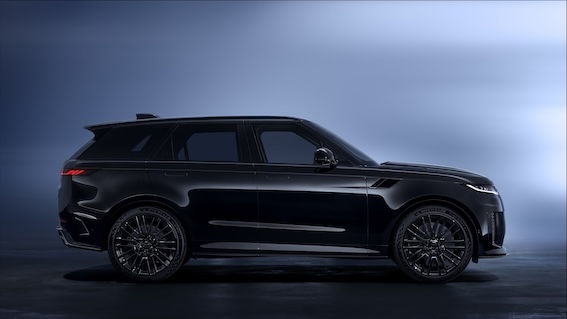 Range Rover Sport SV Black - nemirstīgi pilnīgi melnais tiek pacelts jaunā līmenī.