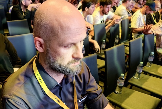 Starp bagetēm un kruasāniem - Huawei pulksteņi un austiņas Parīzes jaunumu prezentācijā!