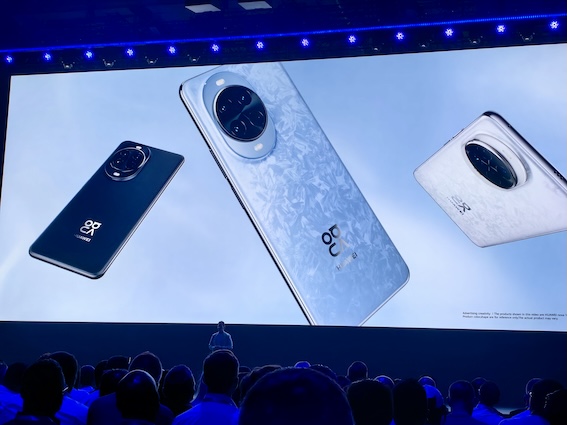 Starp bagetēm un kruasāniem - Huawei pulksteņi un austiņas Parīzes jaunumu prezentācijā!