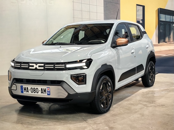 Noslēpumainā Dacia prezentācija Parīzē - no šodienas embargo ir kritis!